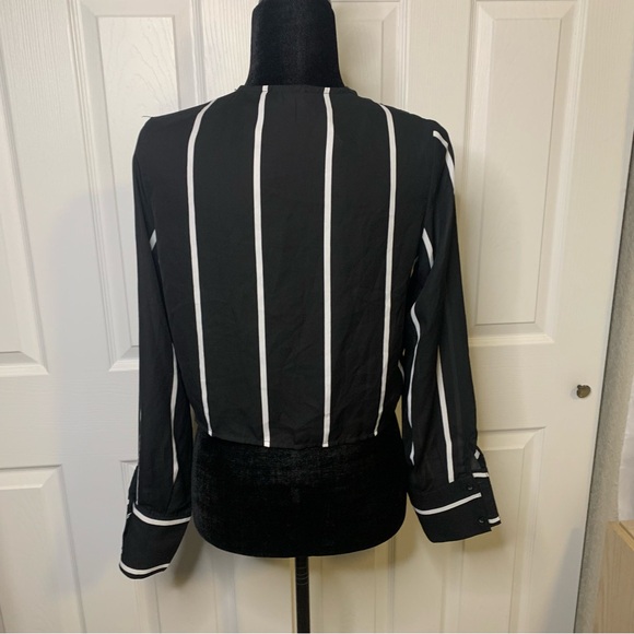 PrettyLittleThing Monochrome Blouse - Picture 3 of 5